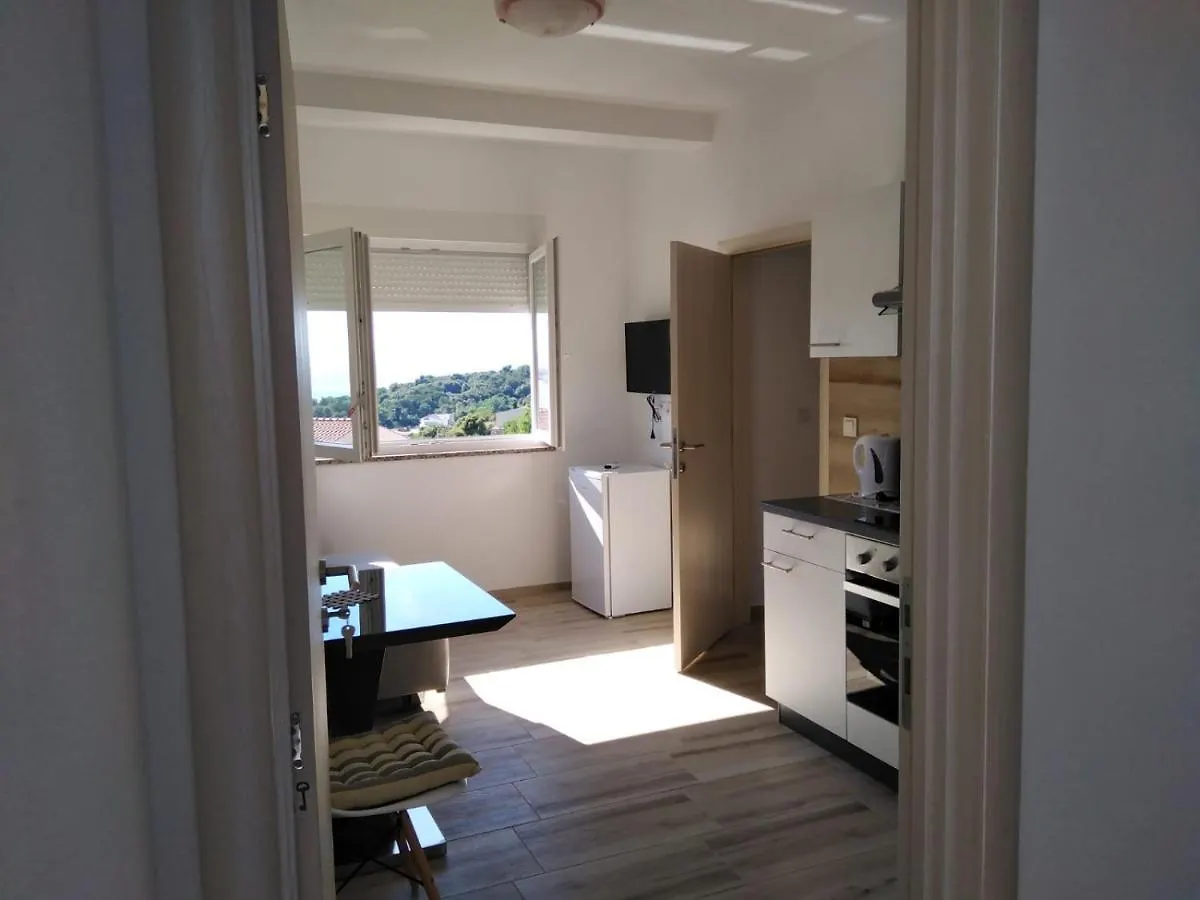 Apartments Patalic Lopar 0*,
