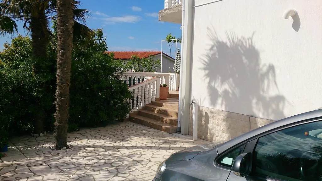 Apartments Patalic Lopar